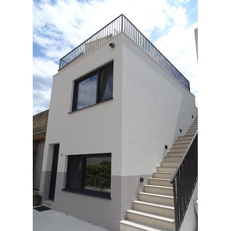 Modern Small House With A Terrace スプリト エクステリア 写真