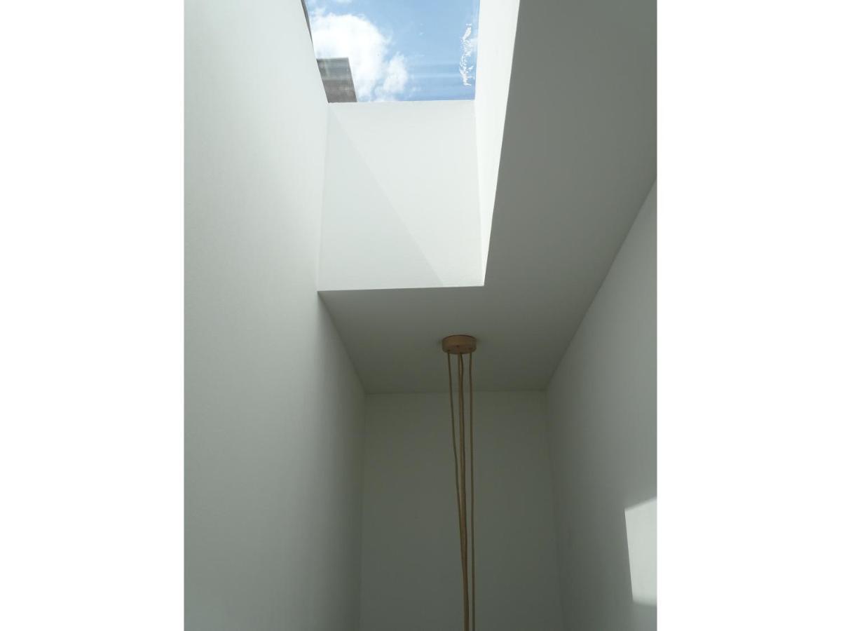 Modern Small House With A Terrace スプリト エクステリア 写真