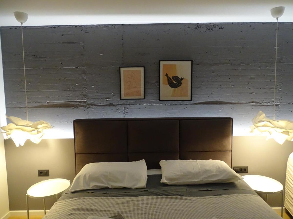 Modern Small House With A Terrace スプリト エクステリア 写真